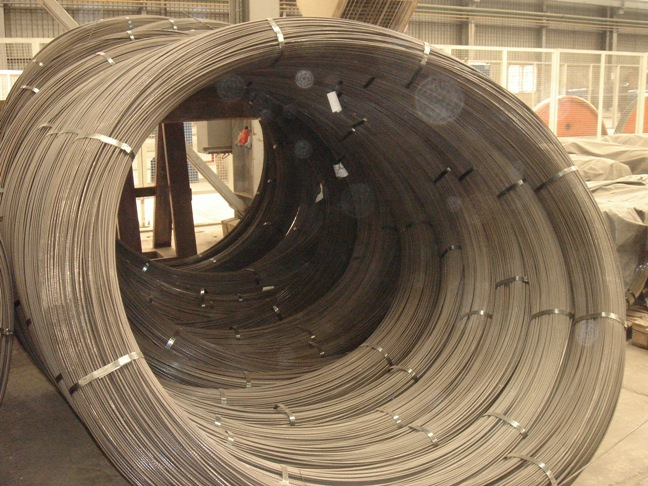 Fils lisses et crantÃ©s pour le bÃ©ton prÃ©contraint